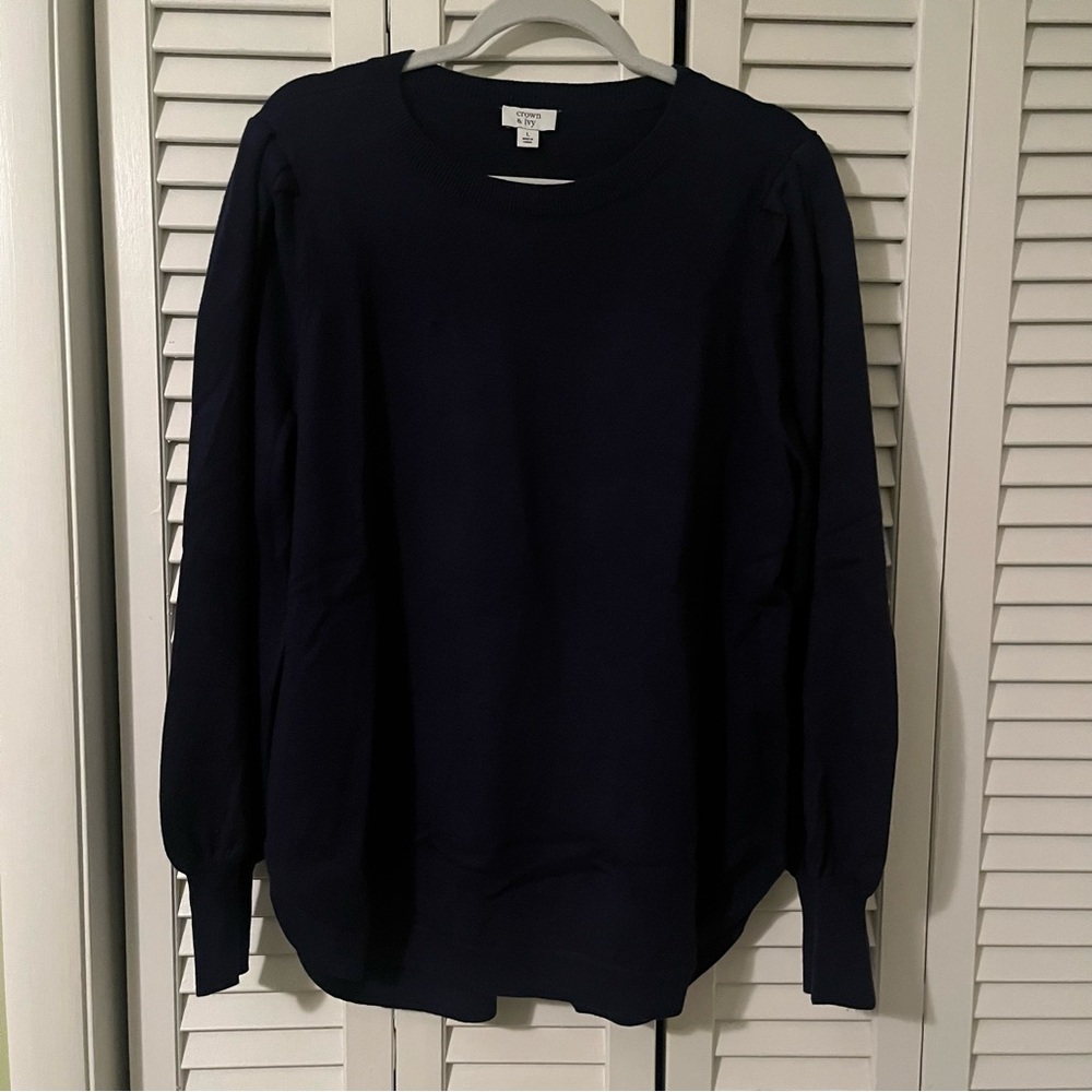 NWT Crown & Ivy Navy Sweater Size Large
